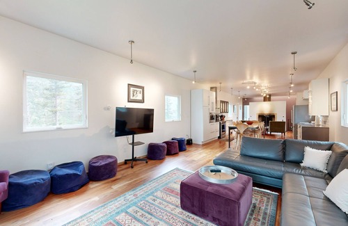 Taos Ski Valley House | Ultra-Modern Home | Sunroom with Big Views | Walk to Kachina Lift
