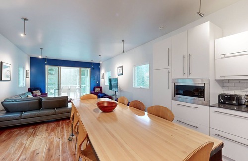 Taos Ski Valley House | Ultra-Modern Home | Sunroom with Big Views | Walk to Kachina Lift