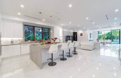 Seybold House | Ultra modern waterfront villa