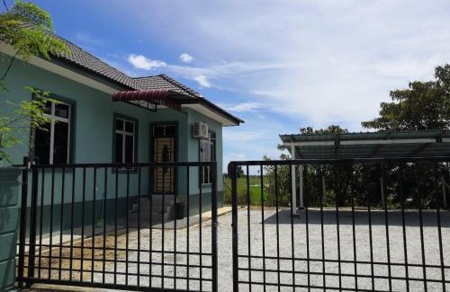 Kampung Lampu House | UMMI'S Homestay Besut