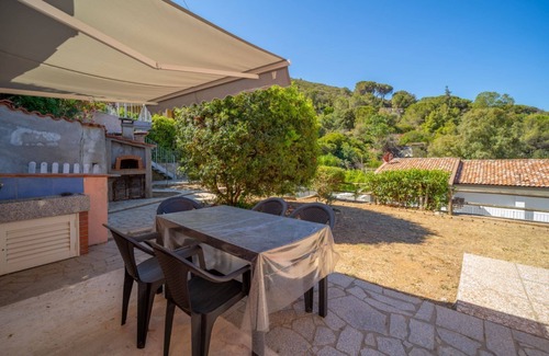 Capoliveri Villa | UN GIARDINO SU PARETI