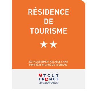 Cavaliere Apartment | Un havre de paix proche du centre et des plages grand appartement avec un canape lit et un coin nuit lit double