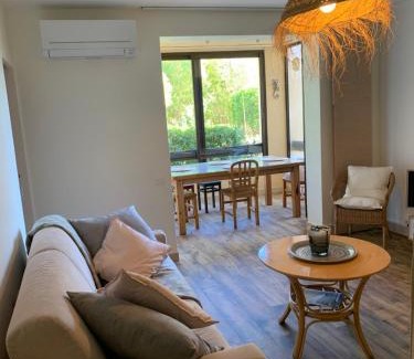Cavaliere Apartment | Un havre de paix proche du centre et des plages grand appartement avec un canape lit et un coin nuit lit double