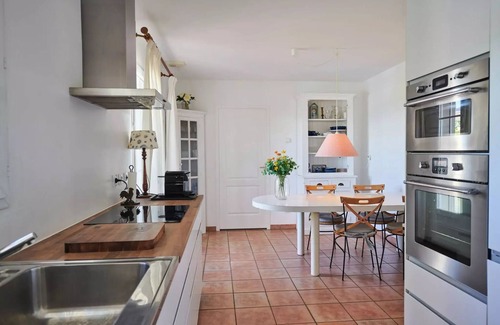 Vasles Villa | Unabhängige Villa, 2 Bäder, privater Pool 6 Personen