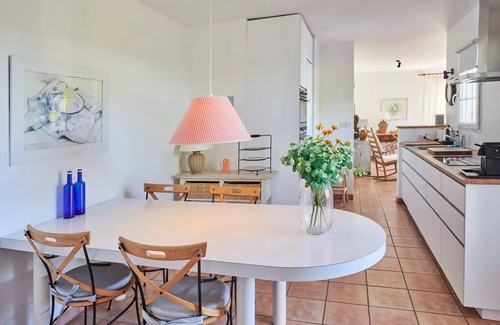 Vasles Villa | Unabhängige Villa, 2 Bäder, privater Pool 6 Personen