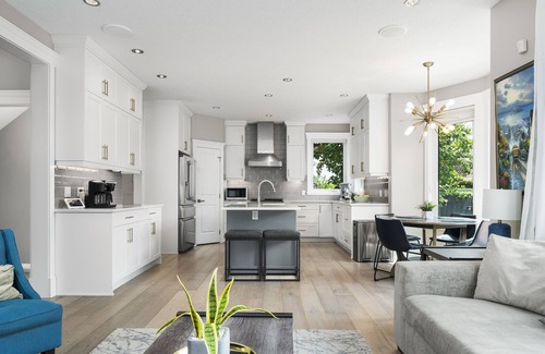 Calgary House | Unbeatable Location for Your Stampede Trip!