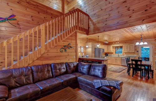 Boone Cabin | Uncle Johns Cabin in peaceful Valle Crucis - Hot Tub - Pool Table - Ping Pong