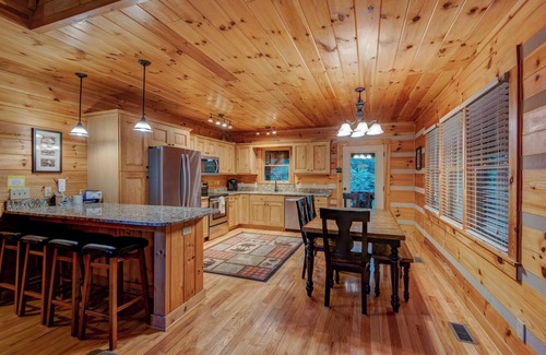 Boone Cabin | Uncle Johns Cabin in peaceful Valle Crucis - Hot Tub - Pool Table - Ping Pong