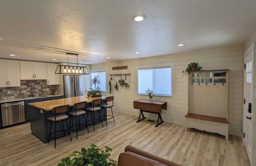 Monticello House | Under the Blues - Home away from Home ,fully remodeled 2bd/2ba homenn