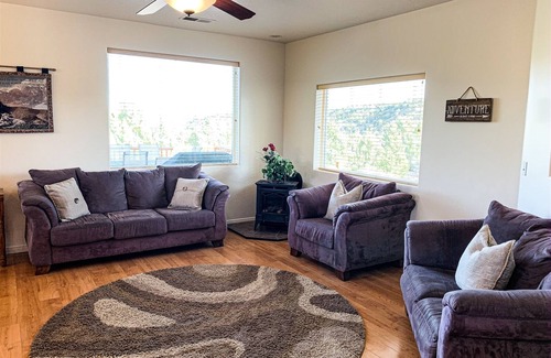 Tropic House | Under the Rim Main House with Detached Cottage. Sleeps 10 in beds.