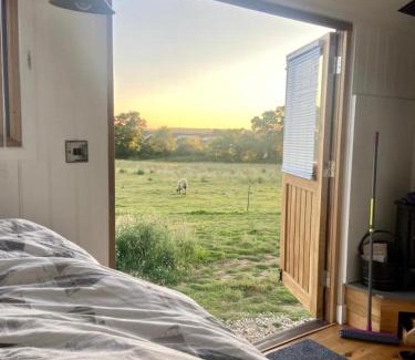 Sandown Ski Chalet | Under the Stars Shepherds Huts at Harbors Lake
