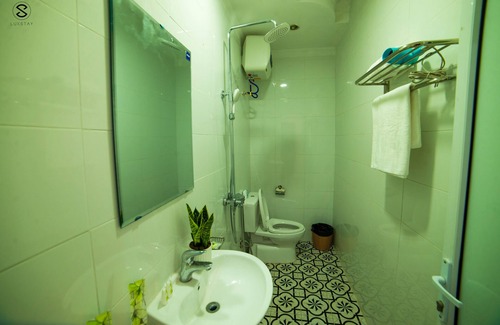 Nhat Tan House | Underground Suite near West Lake, Ha Noi - Em Am Homestay