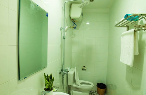 Nhat Tan House | Underground Suite near West Lake, Ha Noi - Em Am Homestay
