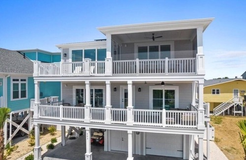 Sunset Beach House | Undoer of Knots is a luxurious beach home with 6 bedrooms designed for relaxation.