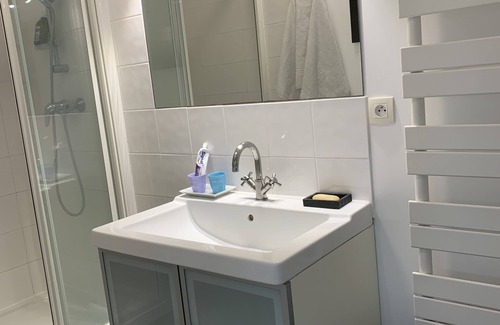 Suresnes Bed & Breakfast | Une ou Deux Chambres Dans Maison D'architecte