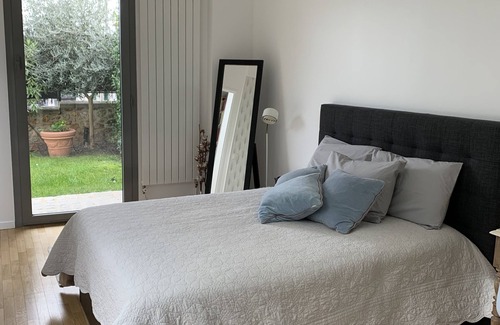 Suresnes Bed & Breakfast | Une ou Deux Chambres Dans Maison D'architecte