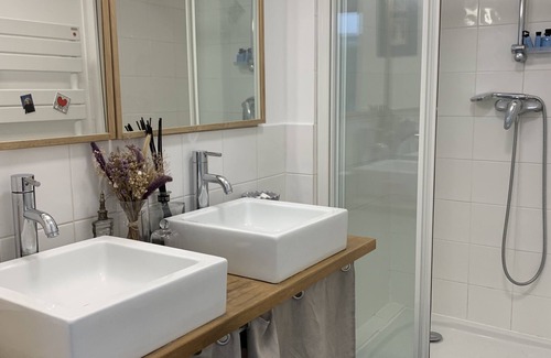 Suresnes Bed & Breakfast | Une ou Deux Chambres Dans Maison D'architecte