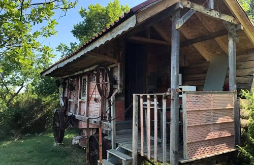 Belloc Cabin | Ungewöhnliche Unterkunft Beater/Trailer 2 Personen