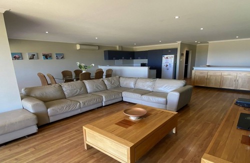 Jurien Bay Villa | Uninterrupted views of the ocean from this beachfront apartment
