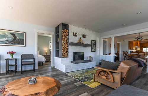 Union Bay House | Union Bay Retreat w/Patio + Views - Walk to Ocean!