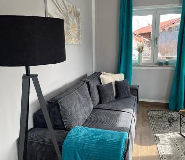Prien am Chiemsee Apartment | UNiQE I 90qm I Bergblick I 3 Balkone I seenah