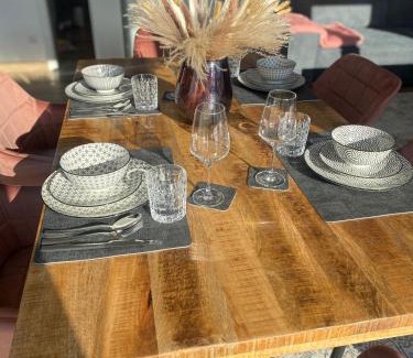 Prien am Chiemsee Apartment | UNiQE I 95qm I Bergblick I Garten I BBQ I seenah