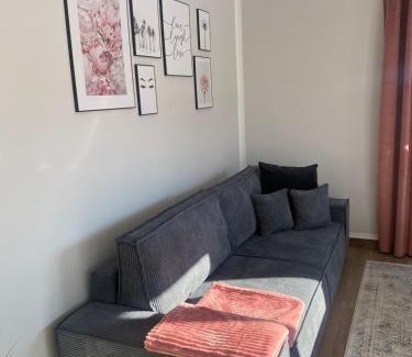 Prien am Chiemsee Apartment | UNiQE I 95qm I Bergblick I Garten I BBQ I seenah