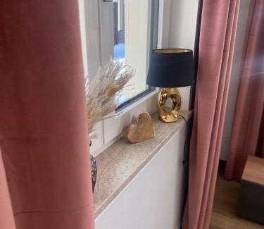 Prien am Chiemsee Apartment | UNiQE I 95qm I Bergblick I Garten I BBQ I seenah