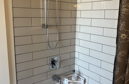 Bear Mountain Resort Condo | Unique 13ft ceiling condo/golf club/fitness facilities/outdoor pool/hiking 👍