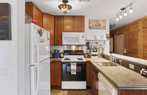 Seventh Ward House | Unique 1BD 'Urban Cabin' close to French Quarter