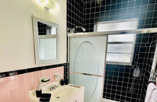 Bay Harbor Islands Apartment | Unique 2 units in 1, sleeps up to 10 people. Near beach.