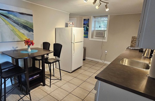 Sarnia Cottage | Unique and Cozy Cottage in Sarnia with a private Beach on Lake Huron