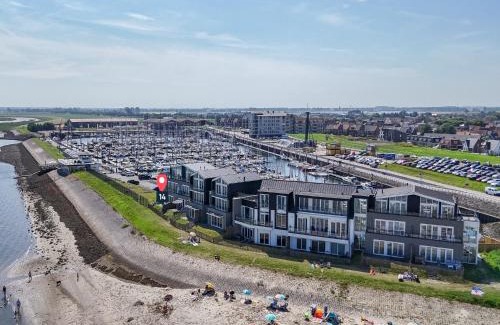 Sint-Annaland Apartment | Unique apartment, located on the Oosterschelde and marina of Sint Annaland