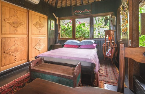 Temukus Villa | Unique & Beautiful Bohemian Style Beachfront Villa