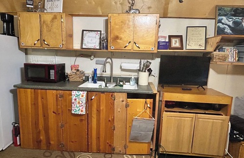 Park Hill Cabin | Unique cabin at Lake Tenkiller in the woods. Near Illinois River! Private, quiet