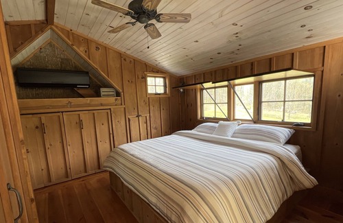 Rutherfordton Cabin | Unique cabin by a Pond