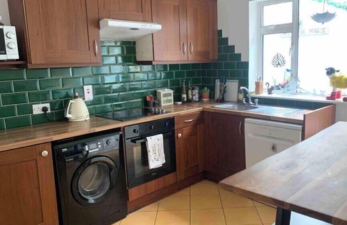 Phibsborough Apartment | Unique & Central 3BD Semi - D House - Dublin City