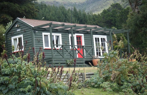 Port Levy Cottage | Unique Character Farm Stay