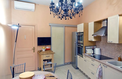 Perigueux Apartment | UNIQUE CITY CENTER GREAT COMFORT PRIVATE PARKING AIR CONDITIONING BEAUTIFUL EXTERIOR