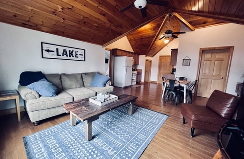 Hunt Cottage | Unique cottage on Silver Lake. Golfing, boating, hiking and more!