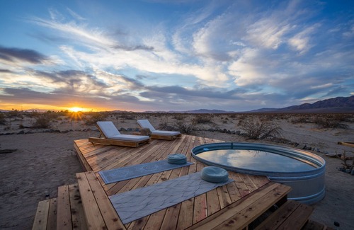 Wonder Valley Cabin | Unique cozy retreat near Joshua Tree Park nPool/Hot tub