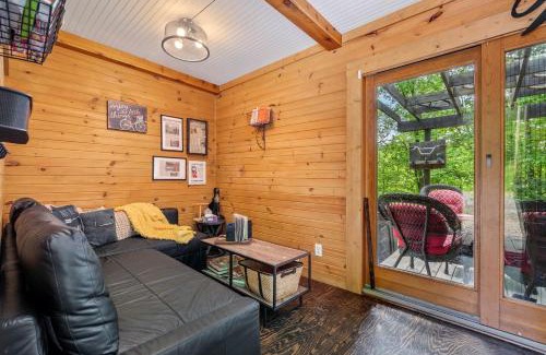 Somerdale House | Unique Dover Accommodation with a Hot Tub Perfect for Glamping in Ohio
