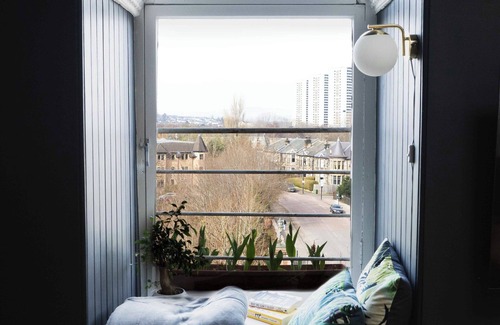 North West Apartment | Unique flat in leafy location by Glagsow's Botanic Gardens. Walk to West End!