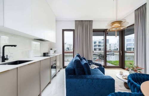Orlinki Apartment | Unique interiors in a modern seaside marina