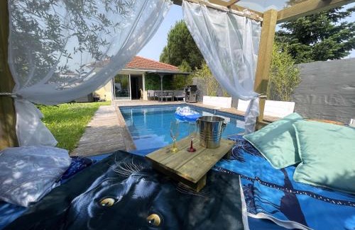 Meyzieu Nord Ouest Villa | Unique! jacuzzi privé 35°C + cinéma Villa entière