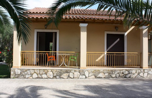 Kavos Apartment | Unique located holiday apartment directly at the sea, own beach access, Wifi, Ag