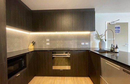 Newton Apartment | Unique Luxury Amazing SkyTower Parkview & Parking