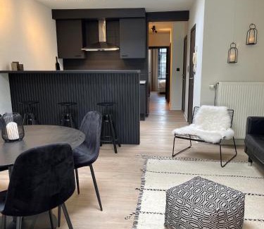 Stationsbuurt Zuid Apartment | Unique luxury apartment with cosy garden!