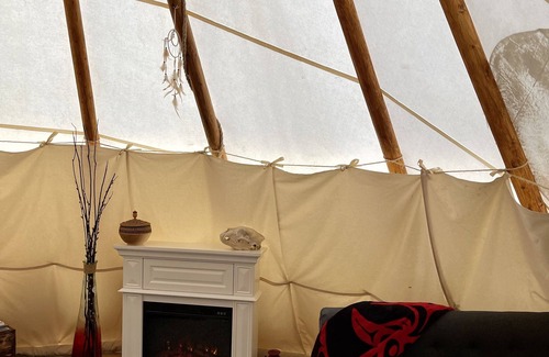 Laidlaw Cabin | Unique luxury Waterfront Teepees