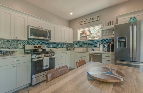 Lakeridge Apartment | Unique modern Studio with Old Tahoe Charm is ready for Ski Season!